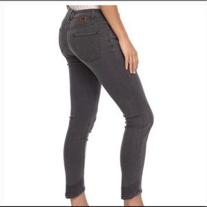 Roxy suntrippers ankle length skinny jeans